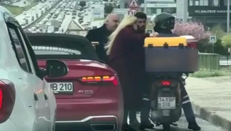 D-100'de Korkunç Olay: Motokuryeye Silah Çekilmesi Türkiye'yi Şok Etti