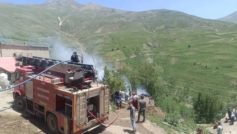 Van'da Trajik Yangında Bir Çocuk Hayatını Kaybetti: Acı Olayın Ayrıntıları