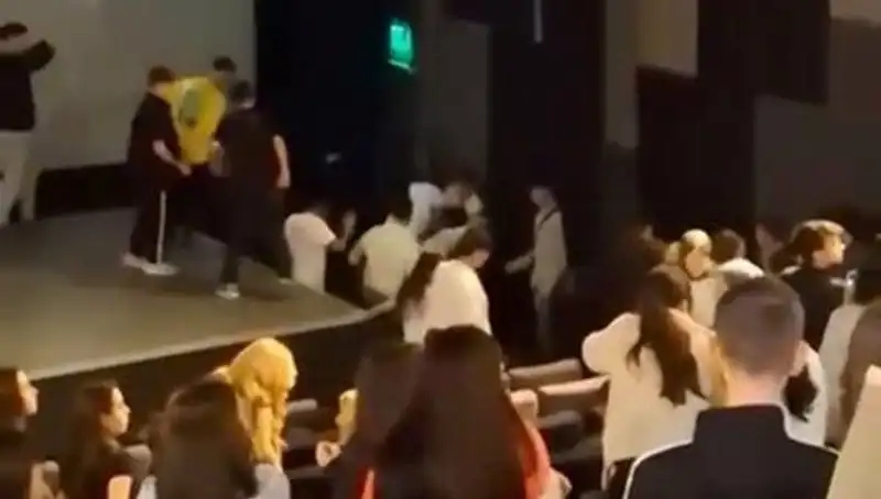 Rapçi Çakal'ın Hayranları Arasında Neler Oluyor? İnanılması Güç Kavga Ayrıntıları!