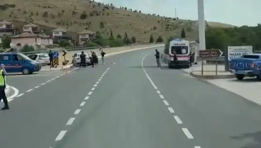 Elazığ'da İki Araç Çarpıştı: Yaralılar Hastaneye Kaldırıldı!