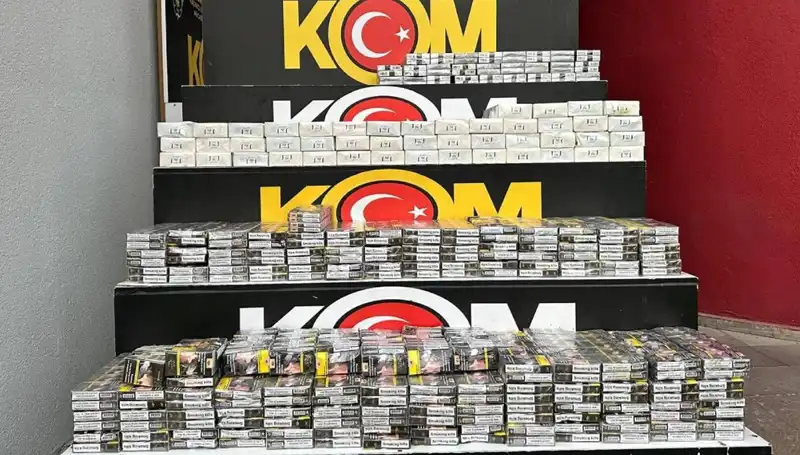 Adana'da Yüzlerce Kaçak Ürün Ele Geçirildi: 3 Kişi Tutuklandı