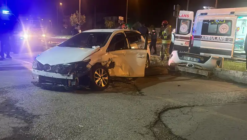 Pikap Ve Otomobil Kazasında Şok Edici Görüntüler Ortaya Çıktı