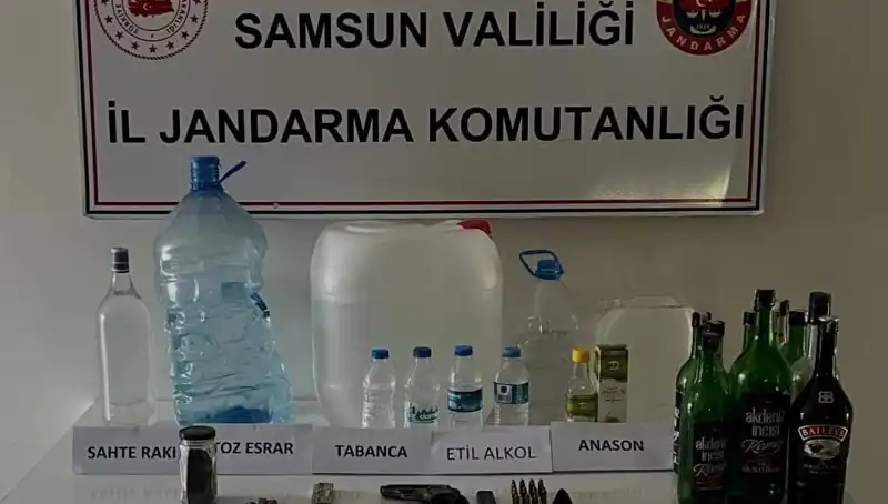 Samsun'da Sahte İçki Operasyonunda Litrelerce Kaçak Malzeme Ele Geçirildi