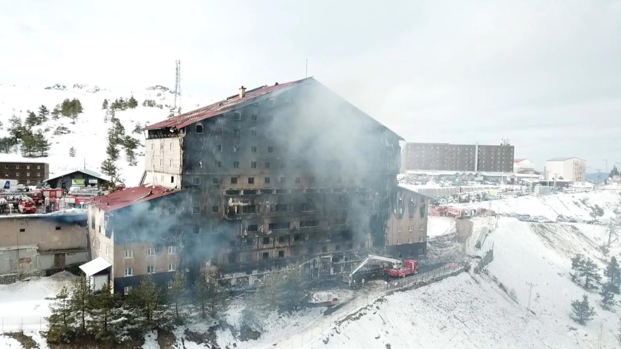 Bakan Tunç: Yangınla ilgili otele 4 gözaltı