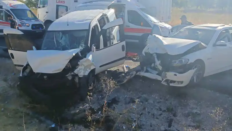 Nevşehir'de Yaşanan Feci Trafik Kazasında 14 Kişi Yaralandı