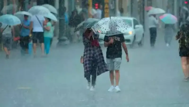 İstanbul'da Kuvvetli Rüzgar ve Sağanak Yağış Tehlikesi! Meteoroloji Uyardı