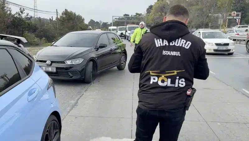 Emniyet Şeridini İhlal Eden Sürücünün Şansı: Suç Yolda Bulundu