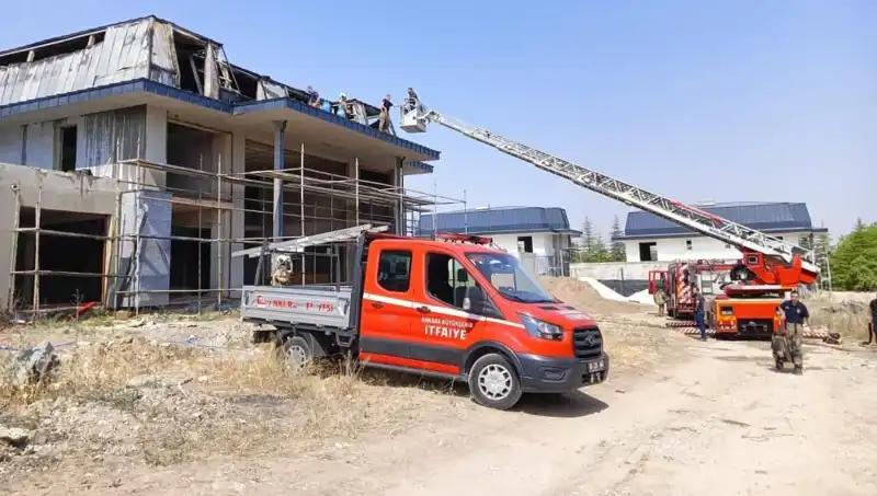 Gölbaşı'nda Villalarda Yangın: Ankara'nın Kalbinde Korku Dolu Anlar