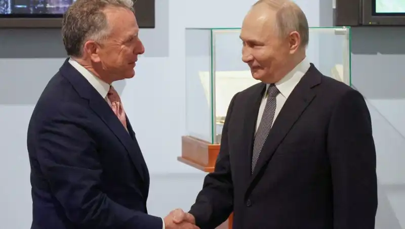 Putin ve ABD Arasında Tarihi Görüşme: Moskova'da Dostluk Eliği