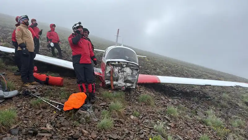 Türk Pilotun Uçak Kazasında Hayatını Kaybetmesi, Kadın Yolcu Kurtarıldı