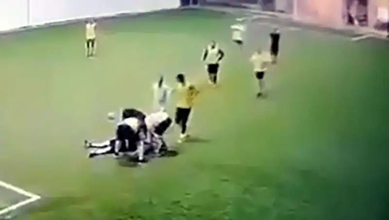 Adana'da Halı Sahada Hayatını Kaybeden 3 Çocuk Babası Trajik Olay