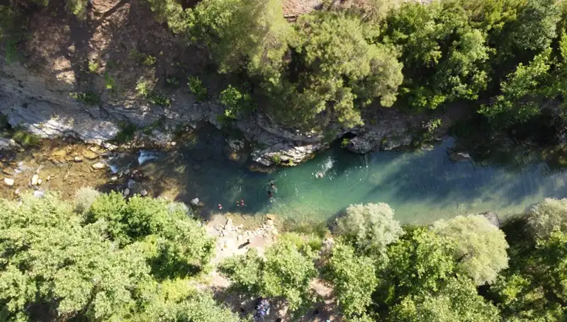 Adana'nın Bunaltıcı Sıcaklarında Yayla Tatili: Doğal Kaynak Sularında Serinlik Arayışı