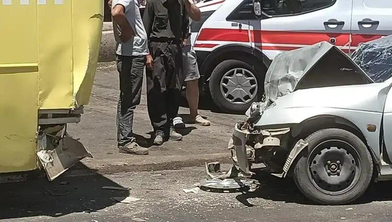 Halk Otobüsü ile Otomobil Çarpıştı: Durum Vahim mi?
