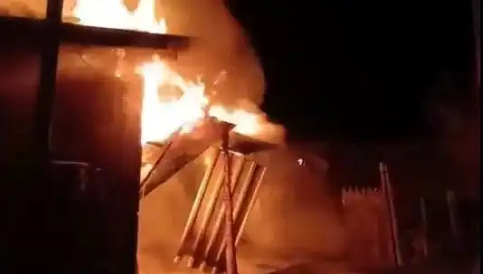Karabük'te Korkunç Yangın: İki Ev Tamamen Küle Döndü