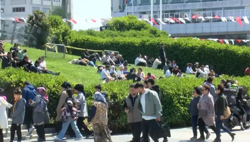 Taksim'de Deprem Anlarında Yoğunluk Artışı: Neler Yaşandı?
