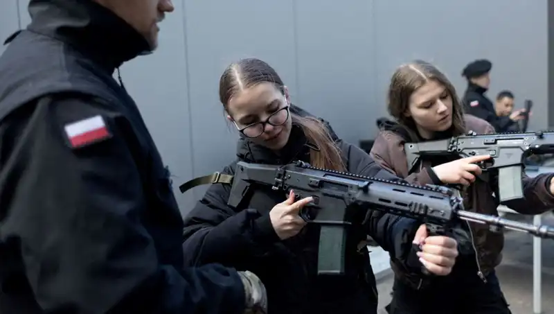 Polonya, Savaş Hazırlıklarını Arttırdı: Siviller Askeri Eğitim Almaya Başladı