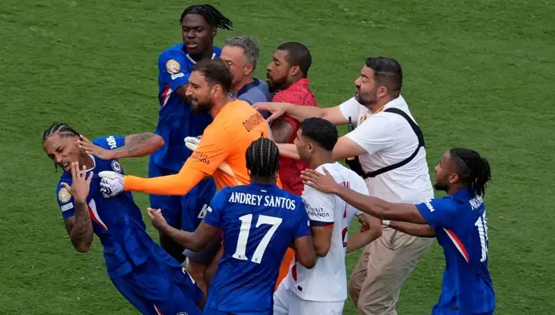 Dev Final Sonrası Sıcak Gelişme: Teknik Direktörden Futbolcuya Yumruk!