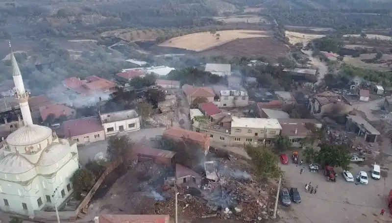 Çanakkale'de Orman Yangını: Havadan Görüntülerle Yıkıcı Manzara