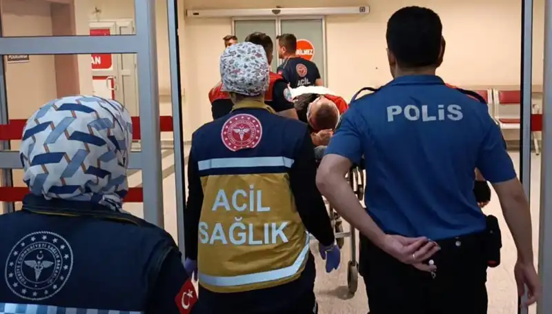 Dikkatsizlik Sonucu Polis Ekipleri Kaza Yaptı: İki Yaralı