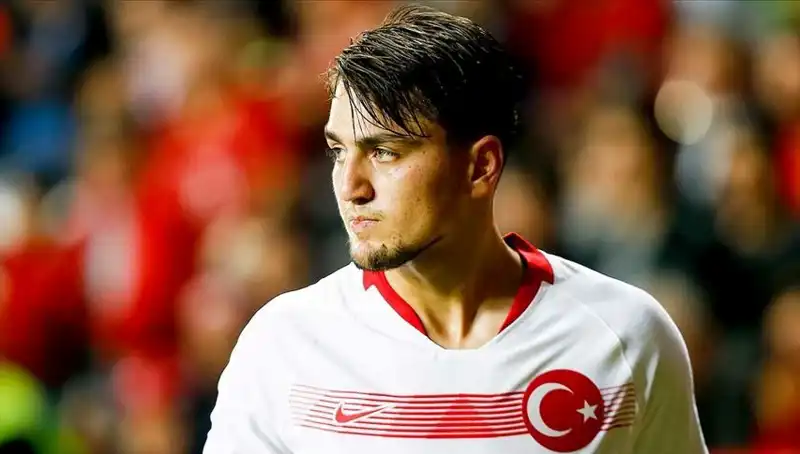 Beşiktaş'ın Transfer Hamleleri: Milli Futbolcudan Heyecan Verici Yanıt