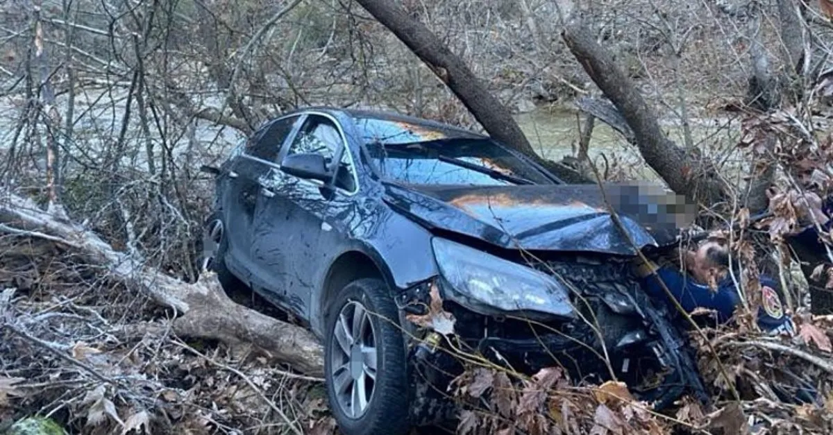 Manisa’da Otomobil Gördes Çayı’na Uçtu: 3 Kişi Yaralandı