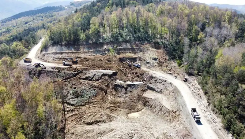 Kastamonu-Çatalzeytin Kara Yolunda Heyelan: Yol Kapatıldı, Hayatlar Tehlikede