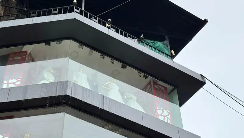 Giyim Mağazasında Korkutan Yangın: Müşteriler Panik İçinde Fark Etti