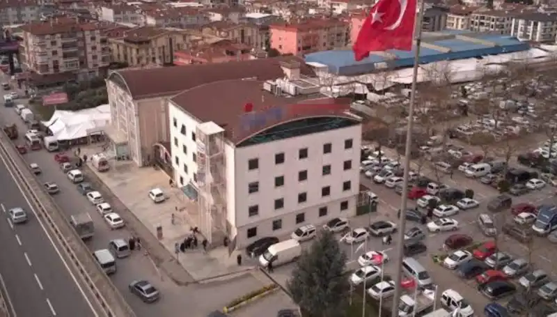 Deprem Mührü Alan Özel Hastane: Perde Betonları Kesildi Mi?