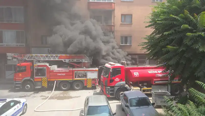 Niğde’deki Beyaz Eşya Deposunda Şok Yangın: Büyük Hasar ve İtfaiye Mücadelesi