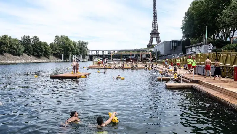 Fransa, Seine Nehri'nde 102 Yıl Aradan Sonra Yüzme Keyfini Yeniden Yaşıyor