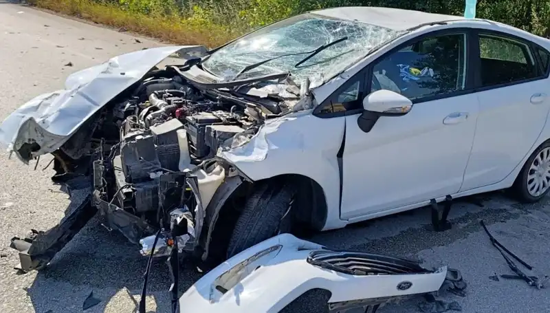 Çanakkale'de Feci Trafik Kazası: 2 Kişi Yaralandı