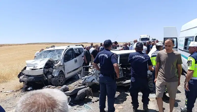 Aksaray'da Feci Kaza: Otomobil ile Hafif Ticari Araç Çarpıştı, 4 Kişi Hayatını Kaybetti